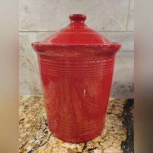 Fiesta 2 qt SCARLET Medium Canister with Seal